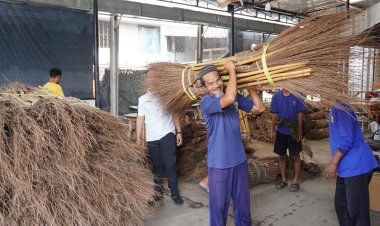 Hasil Karya Warga Binaan Lapas Purwokerto Dipasarkan Melalui Kerja Sama dengan CV. Pusat Handicraft